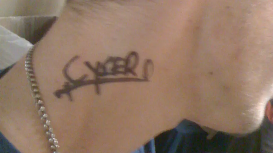 AQ3D signed a dude's neck